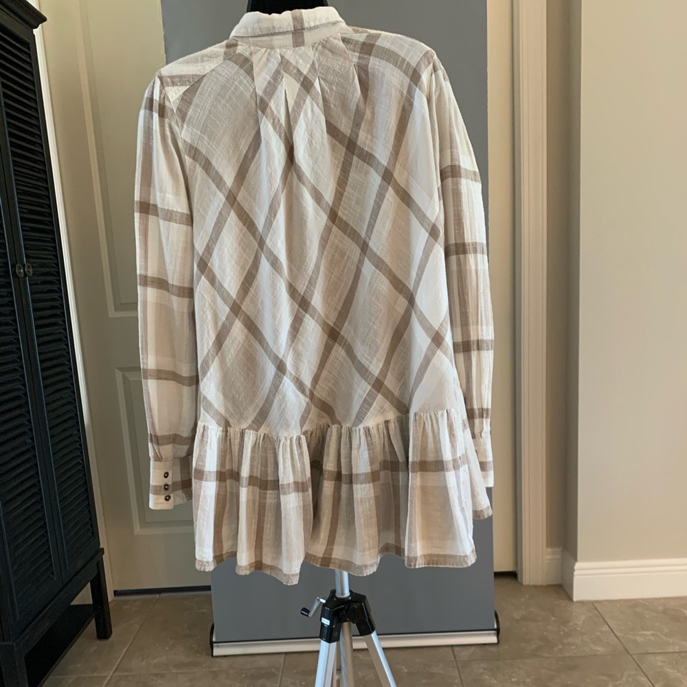 Windowpane Plaid Swingy Ruffled Top - Picture 2 of 2